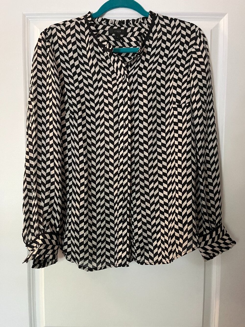 J.Crew 100% Silk Geometric Print Blouse Size 8 Black Ivory Ruffle Neck